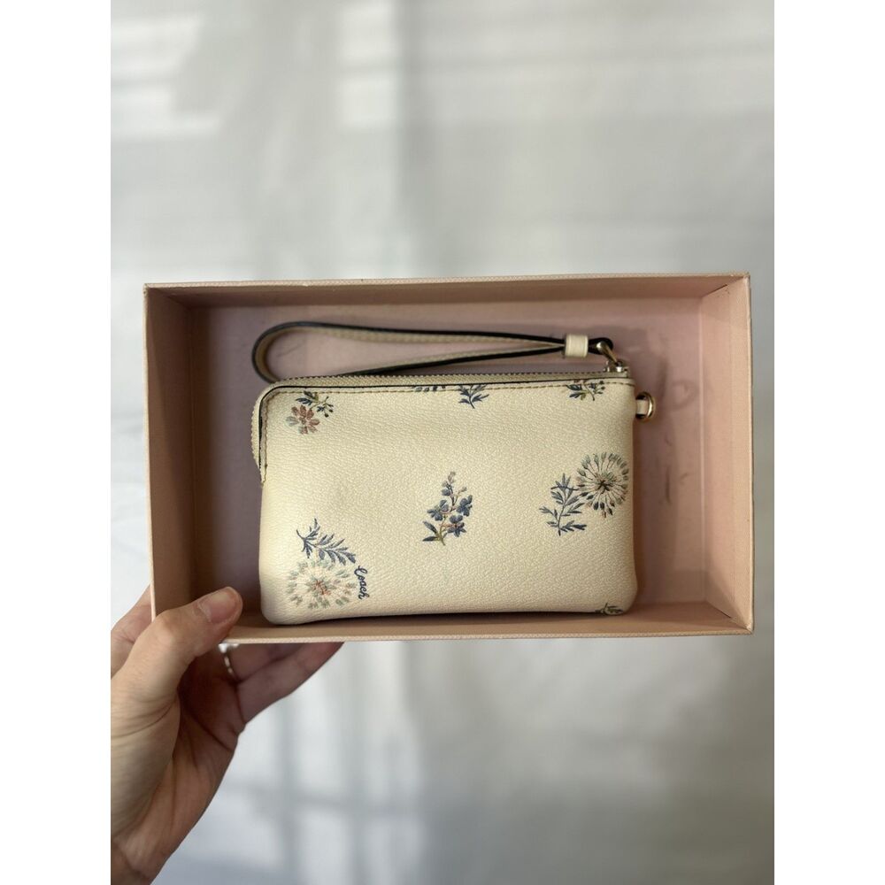 Coach In Box Corner Zip Wristlet Leather Floral Wallet White Gift Set - Picture 2 of 7